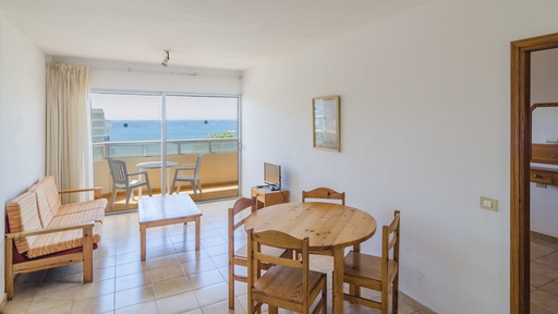 Durazno Sur apartamentos en Tenerife Salón de los Apartamentos Durazno Sur con mobiliario funcional